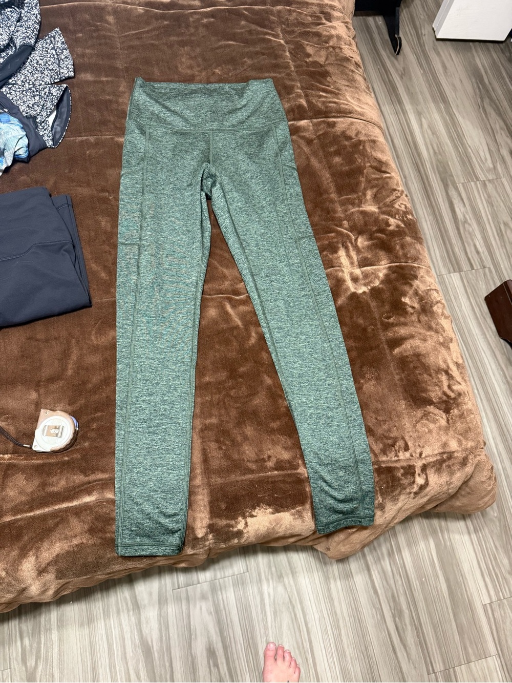 Woman’s size medium aerie Heathered green High-Rise Leggings with pockets